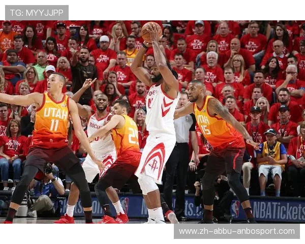 布鲁斯在NBA火箭队效力时期的精彩回顾